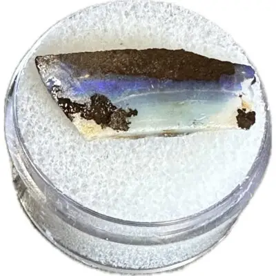 Opal, boulder Australia, flash